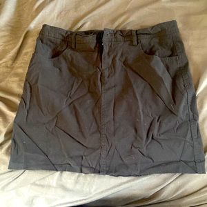 Mario Serrani mid rise black skirt